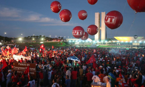 Jornalistas e radialistas vão parar dia 28