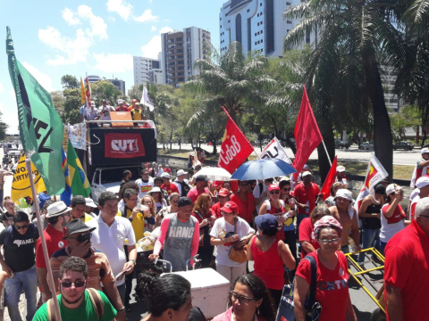 #DerrubaReforma em Recife